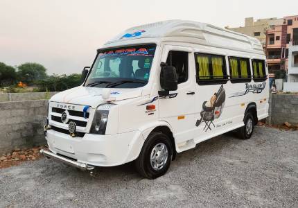 17 Seater Tempo Traveller